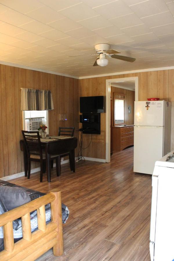 לינה וארוחת בוקר Isabel Berry Creek Cabins מראה חיצוני תמונה