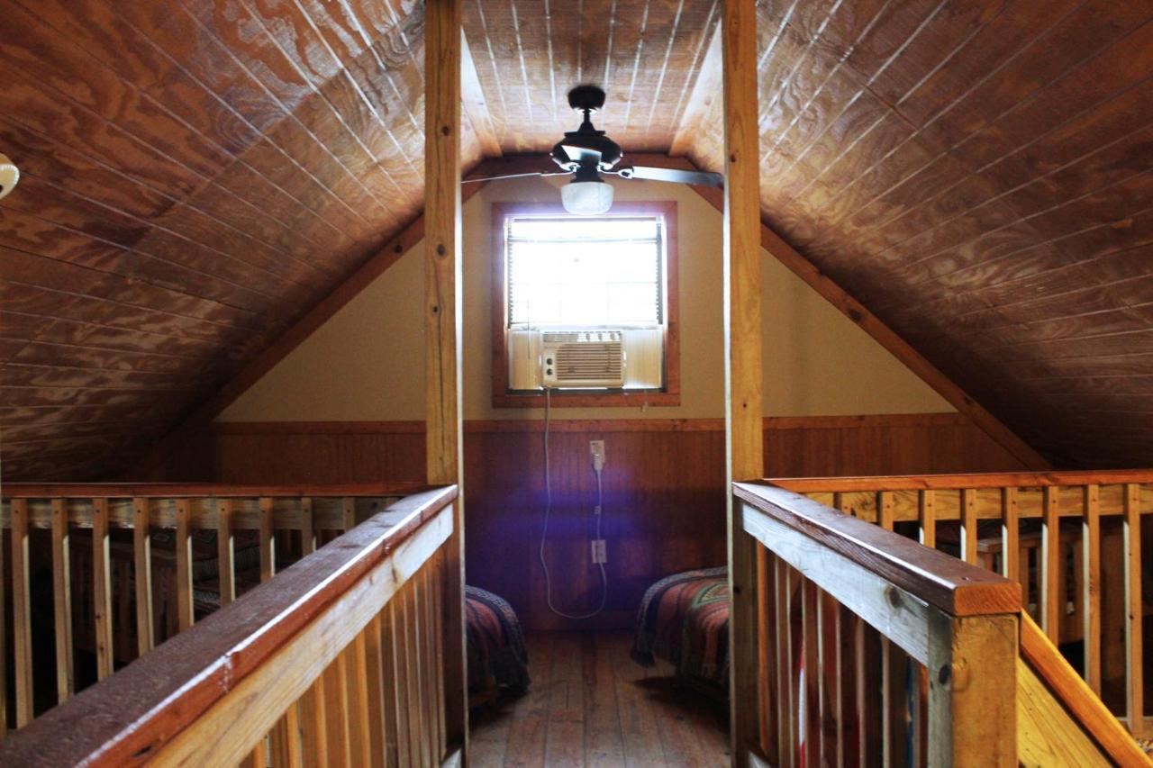 לינה וארוחת בוקר Isabel Berry Creek Cabins מראה חיצוני תמונה