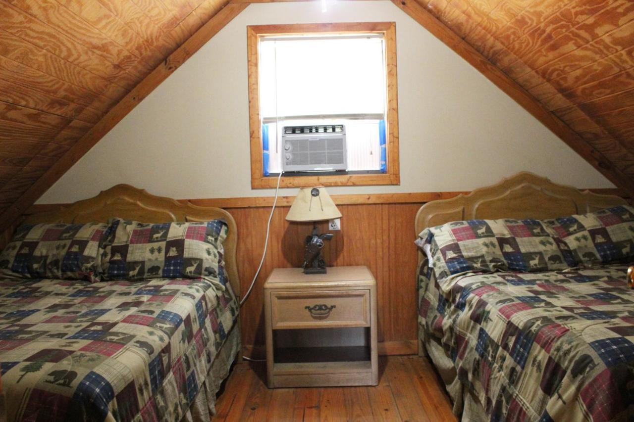 לינה וארוחת בוקר Isabel Berry Creek Cabins מראה חיצוני תמונה
