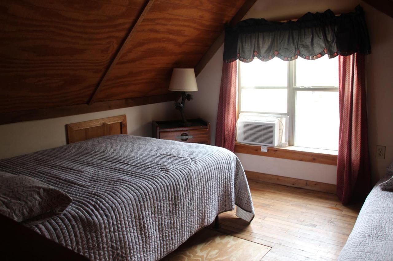 לינה וארוחת בוקר Isabel Berry Creek Cabins מראה חיצוני תמונה