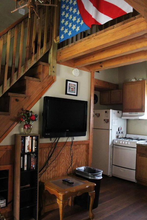 לינה וארוחת בוקר Isabel Berry Creek Cabins מראה חיצוני תמונה