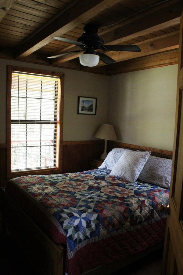 לינה וארוחת בוקר Isabel Berry Creek Cabins מראה חיצוני תמונה