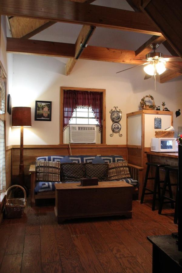 לינה וארוחת בוקר Isabel Berry Creek Cabins מראה חיצוני תמונה