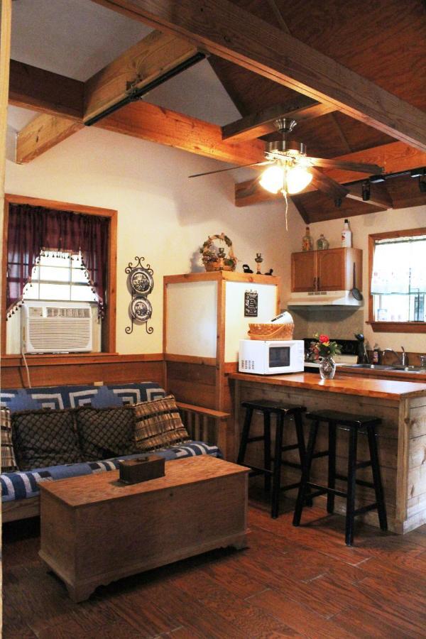 לינה וארוחת בוקר Isabel Berry Creek Cabins מראה חיצוני תמונה